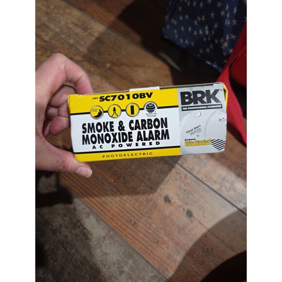 First Alert BRK SC7010BV Talking Photoelectric Smoke & Carbon Monoxide Alarm B12 - Picture 3 of 12